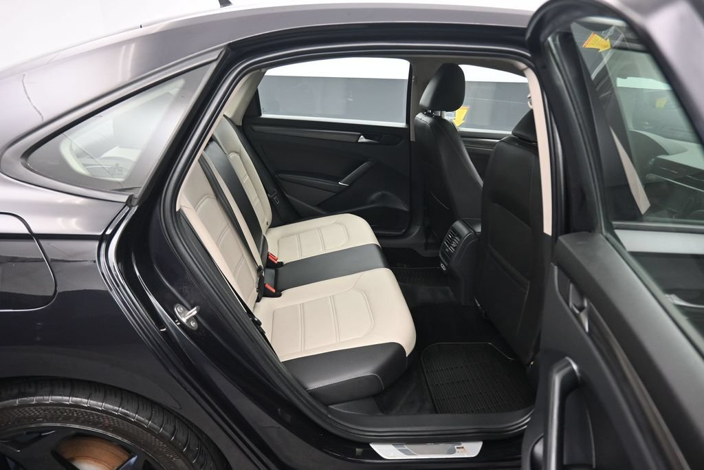 Used 2020 Volkswagen Passat 2.0T R-Line FWD image 39