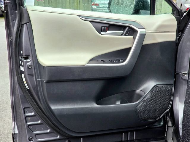 Used 2019 Toyota RAV4 Limited image 23