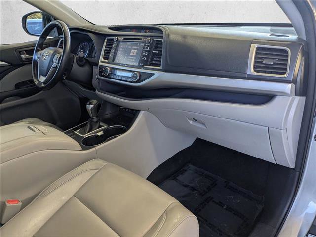 Used 2018 Toyota Highlander XLE image 19