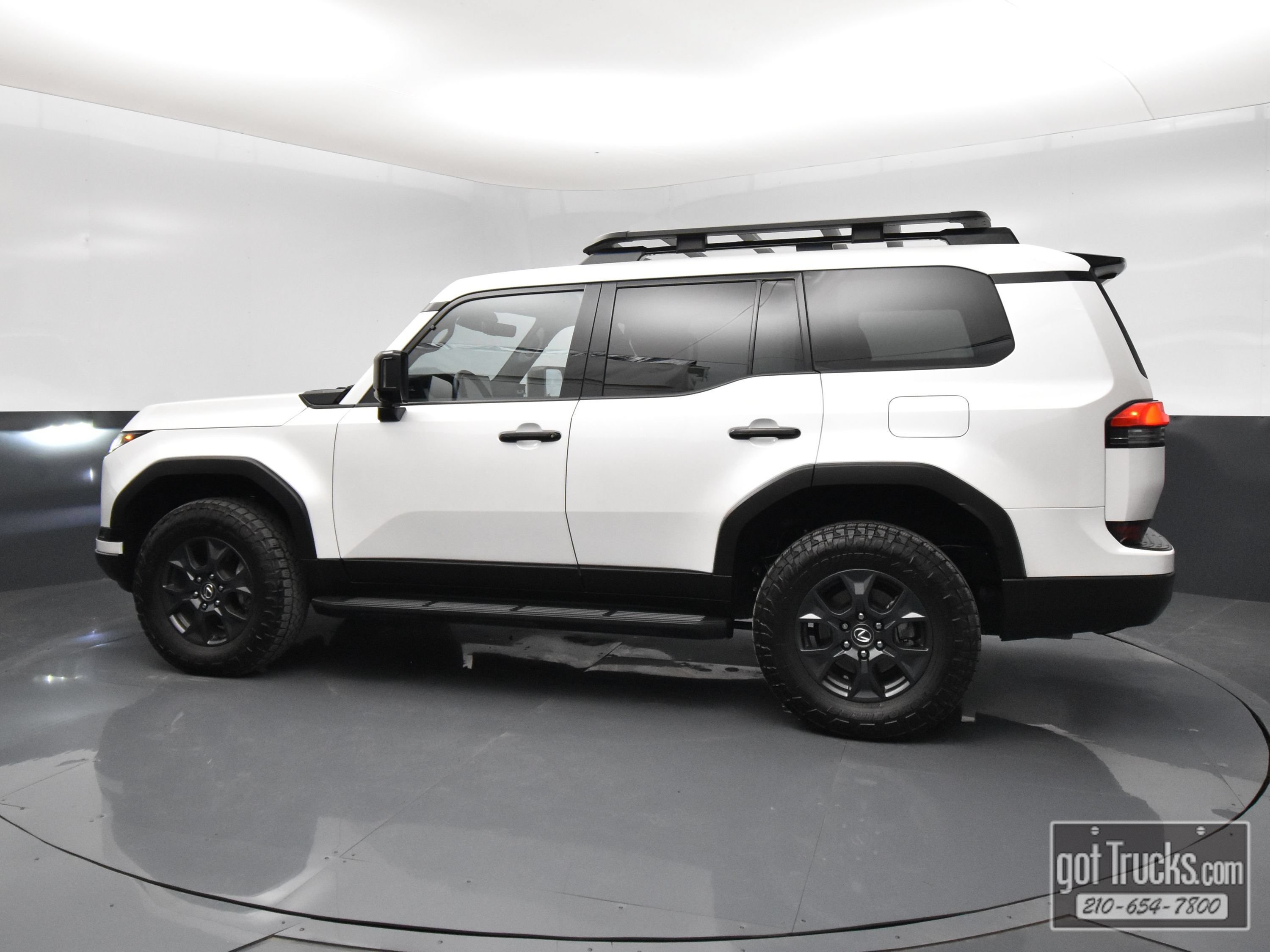 Used 2024 Lexus GX 550 AWD/4WD image 3