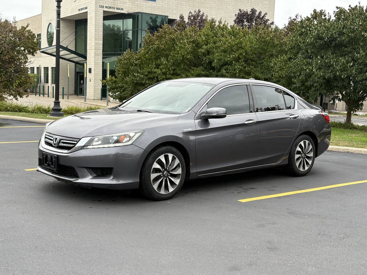Used 2015 Honda Accord Hybrid Sedan image 3