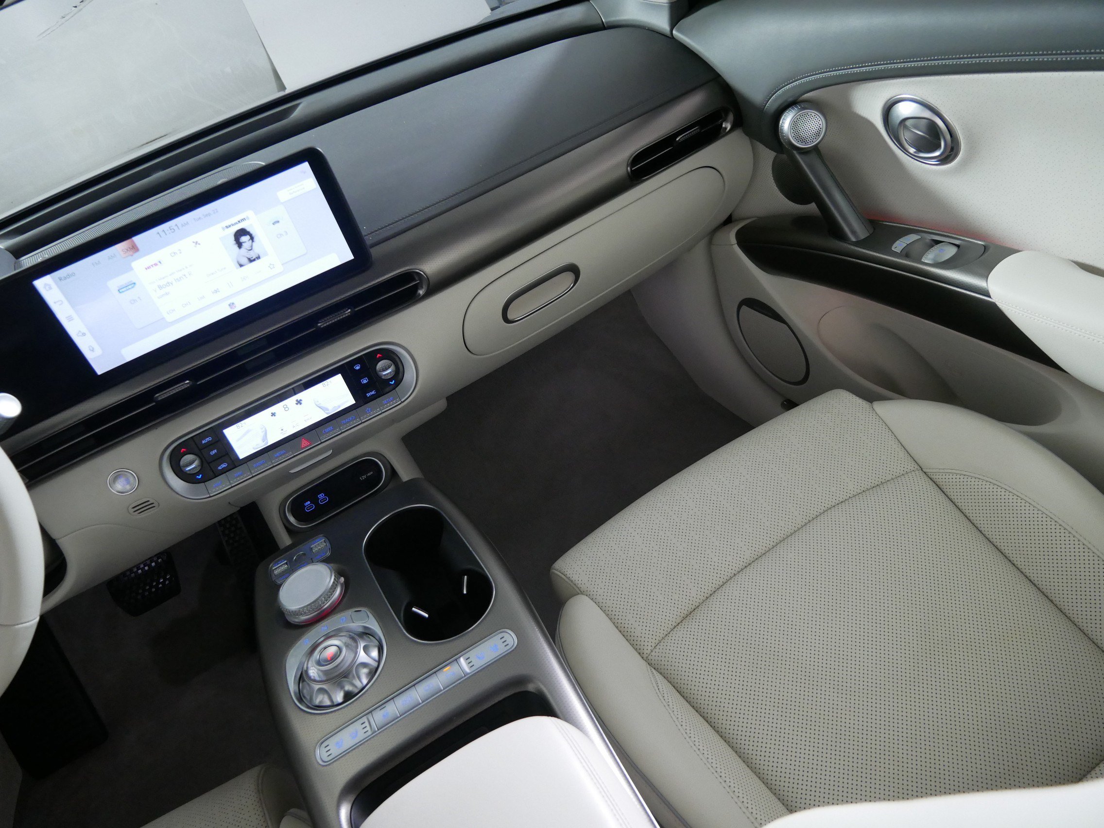Certified 2023 Genesis GV60 Advanced AWD/4WD image 11