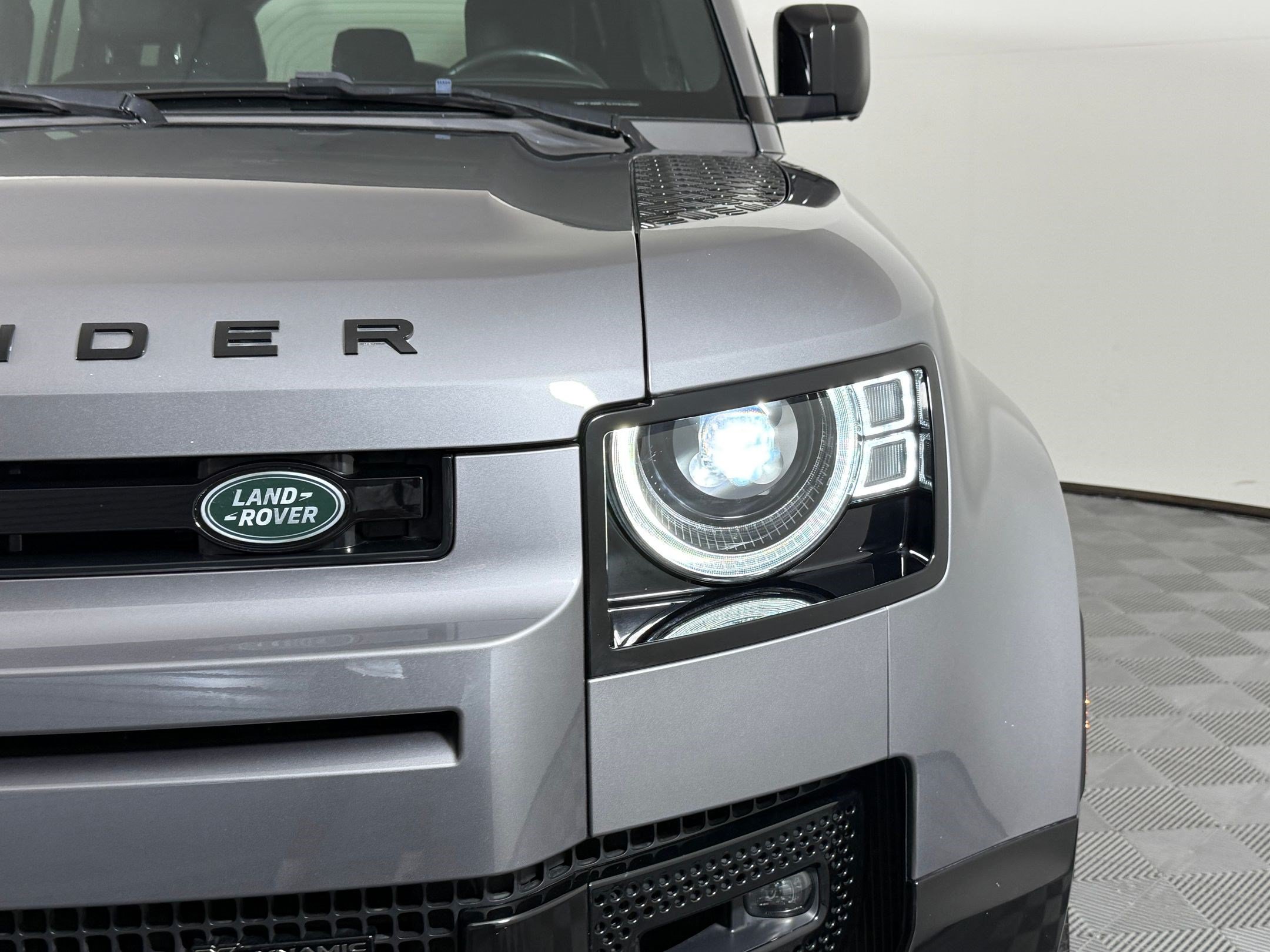Used 2022 Land Rover Defender 110 X-Dynamic HSE AWD/4WD image 11