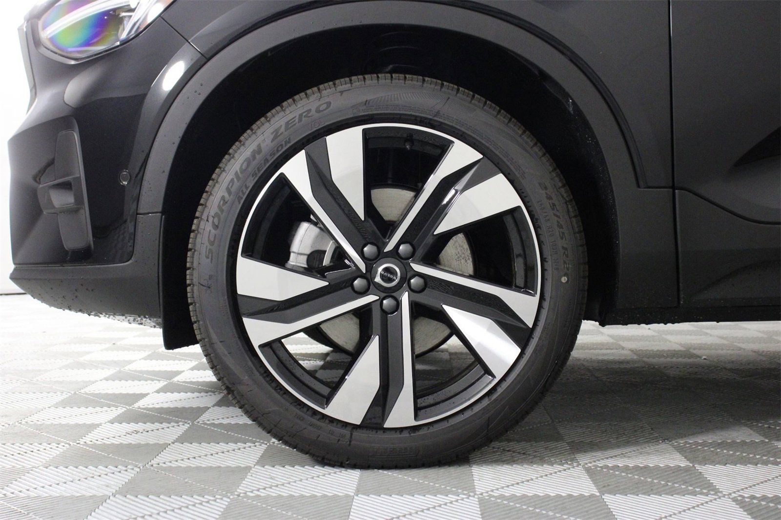 New 2025 Volvo XC40 B5 Ultra w/ Climate Package image 13