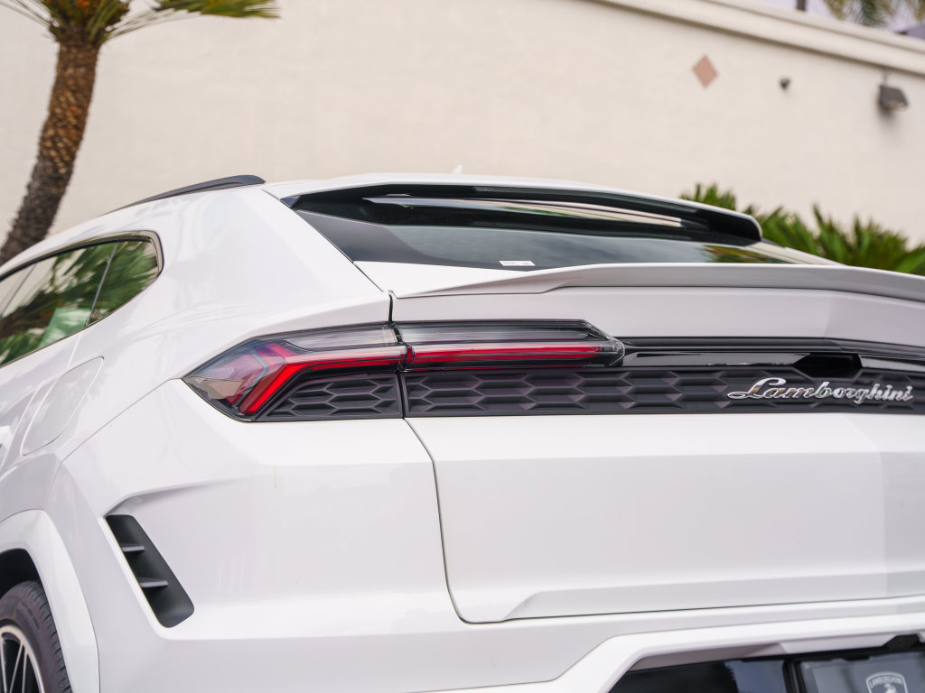 Used 2025 Lamborghini Urus SE AWD/4WD image 33