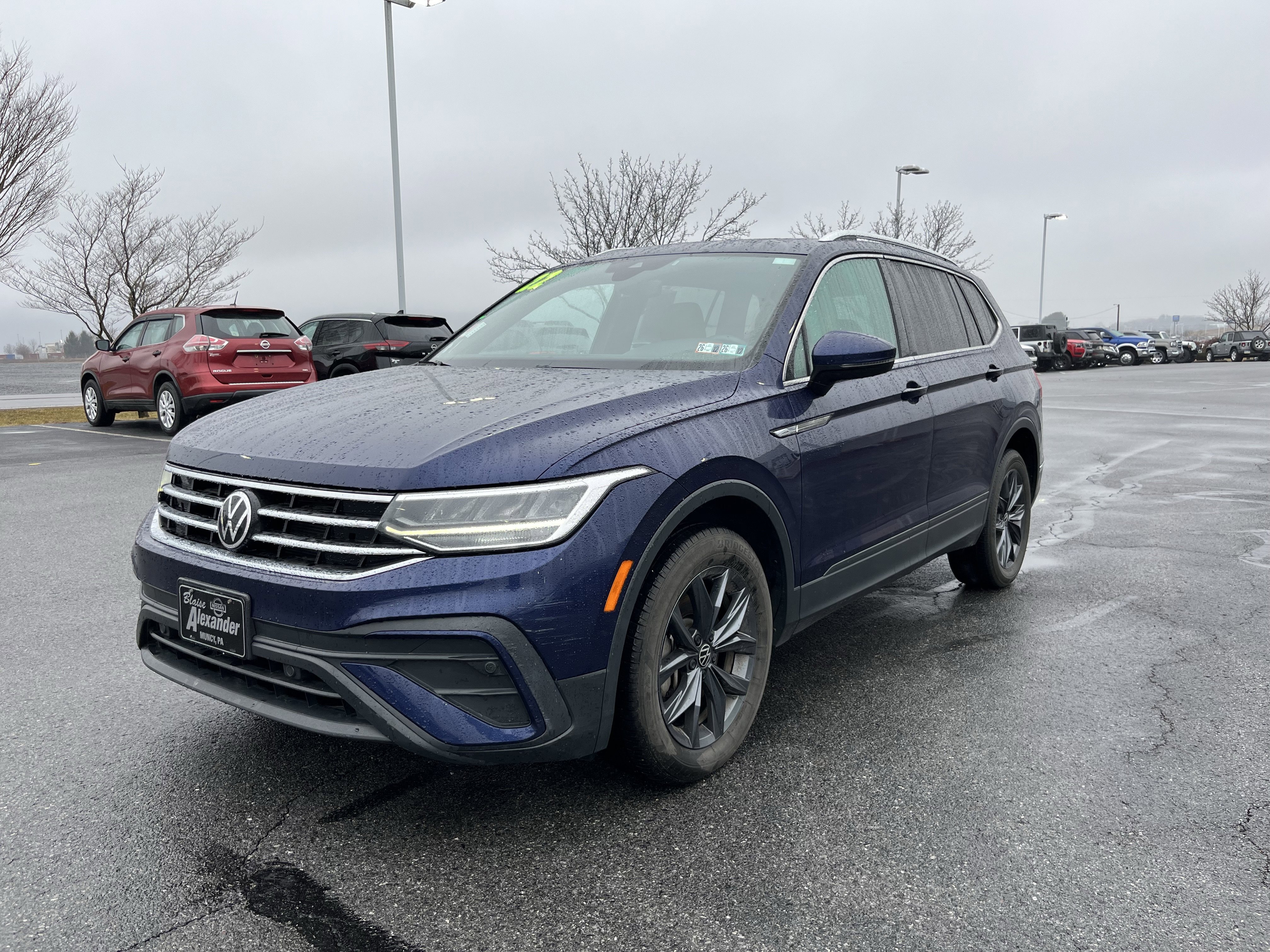 Used 2022 Volkswagen Tiguan SE AWD/4WD image 9