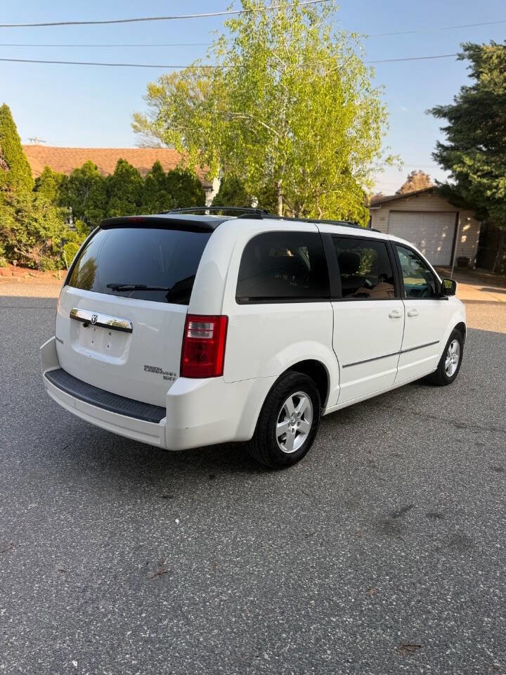 Used 2010 Dodge Grand Caravan SXT FWD image 6