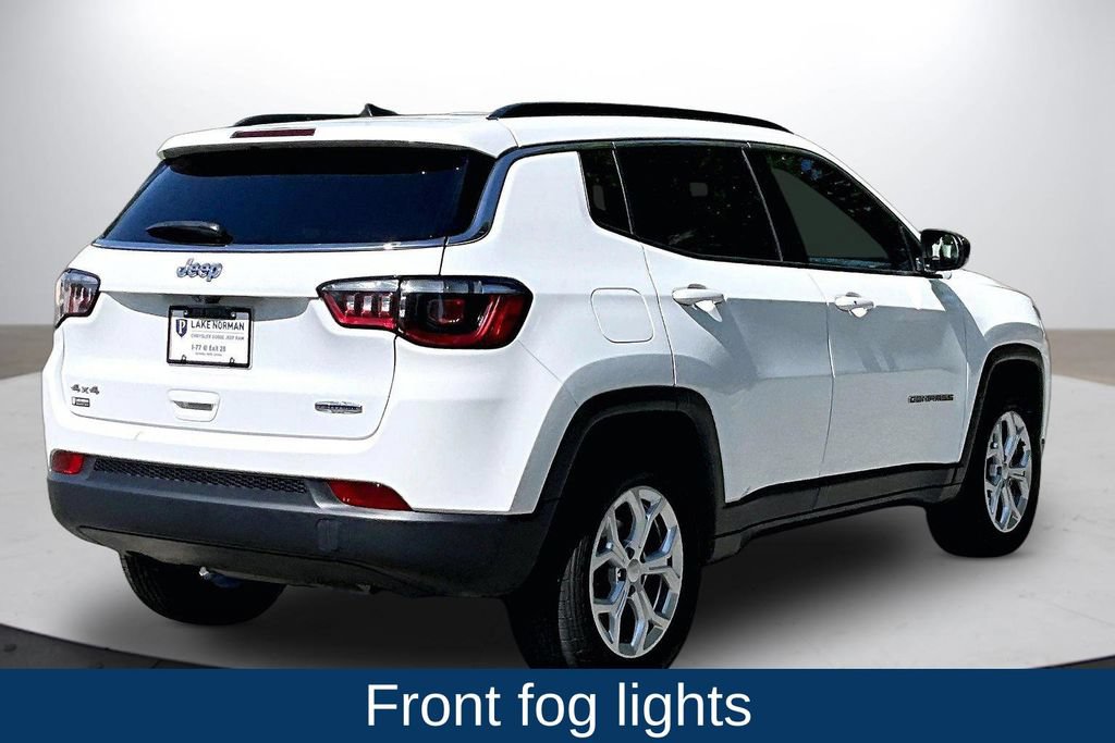 Used 2024 Jeep Compass Latitude AWD/4WD image 10