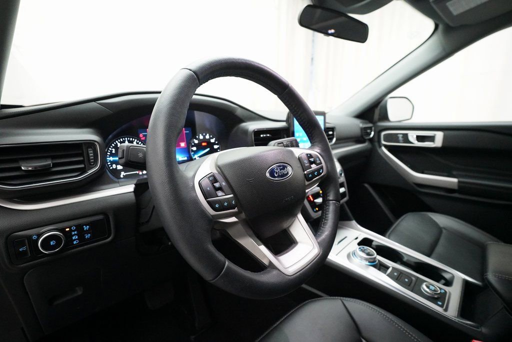 Used 2023 Ford Explorer XLT w/ Equipment Group 202A image 8