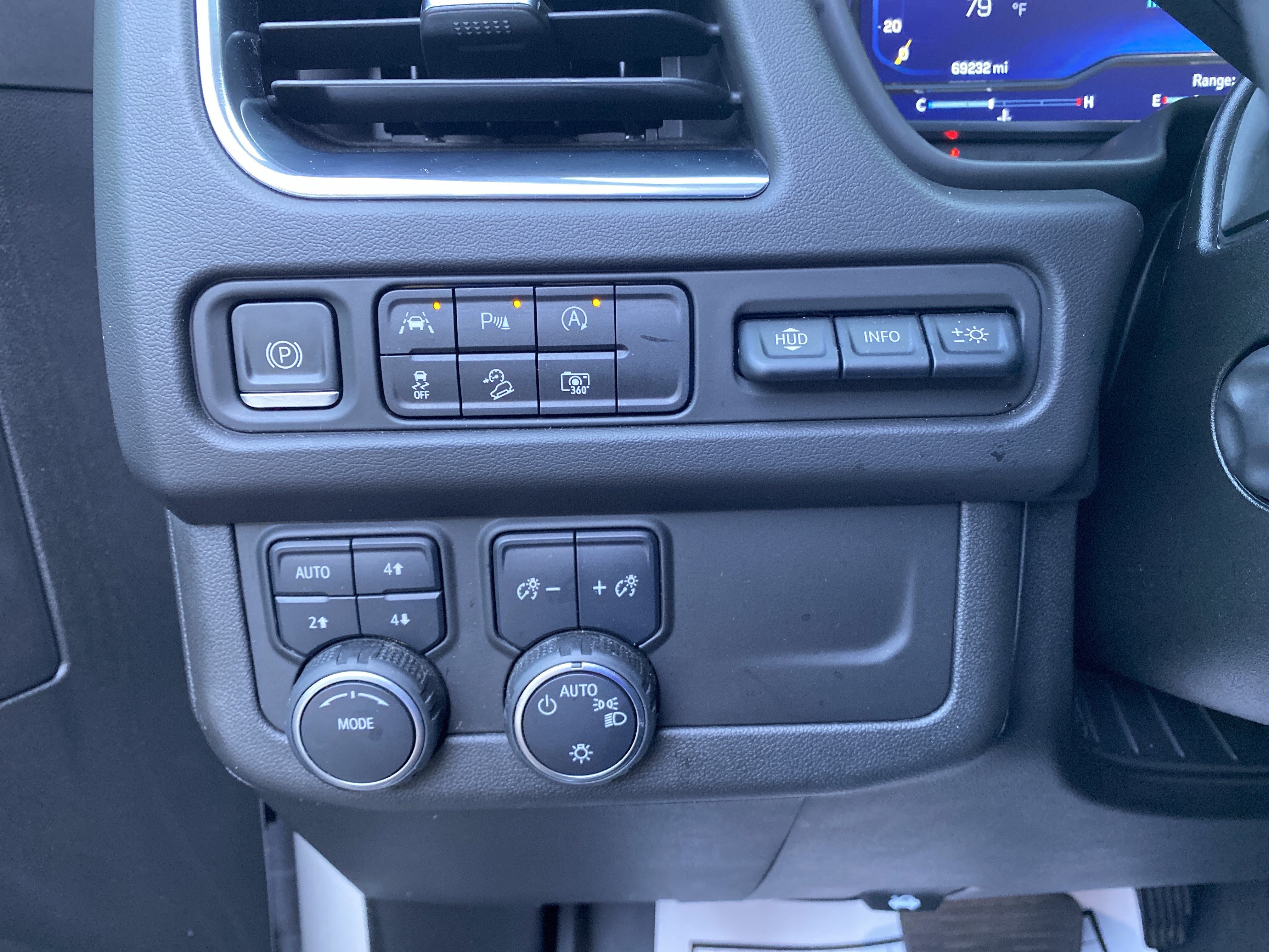 Used 2023 Chevrolet Suburban High Country AWD/4WD image 18
