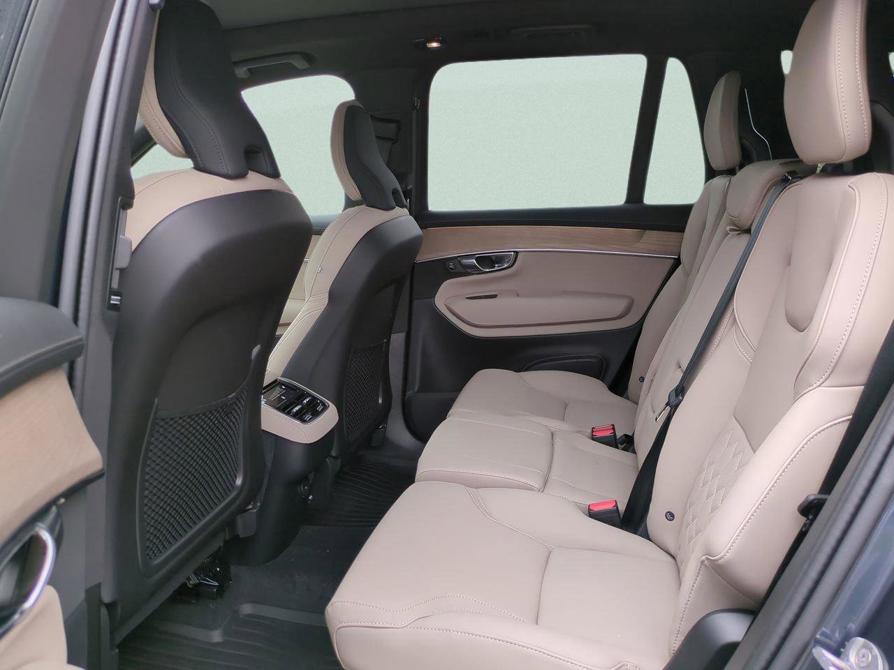 New 2026 Volvo XC90 B6 Plus w/ Protection Package Premier AWD/4WD image 12