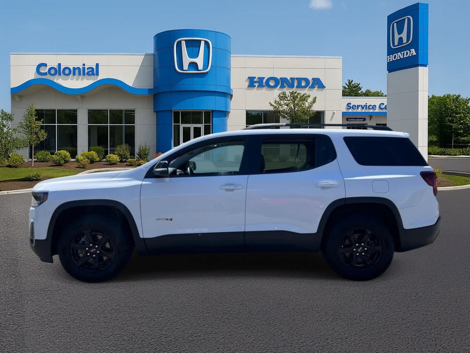 Used 2022 GMC Acadia AT4 w/ Technology Package AWD/4WD image 3