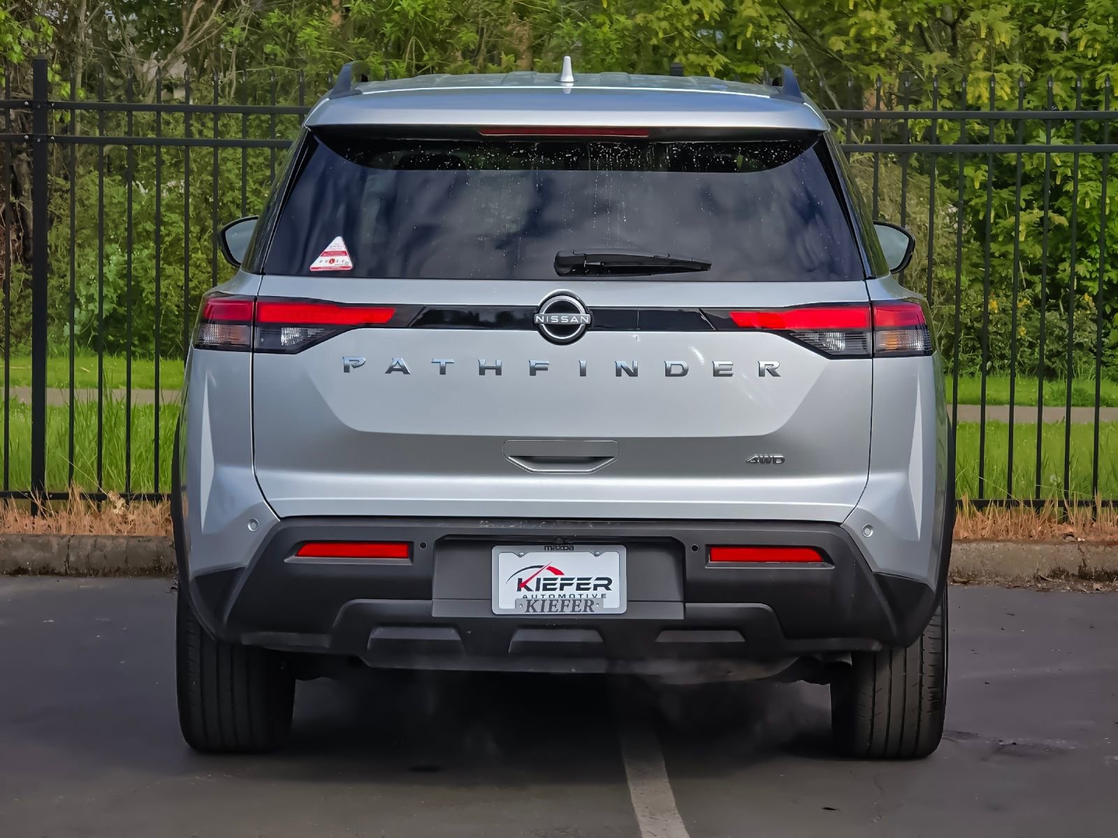 Used 2025 Nissan Pathfinder SV image 4