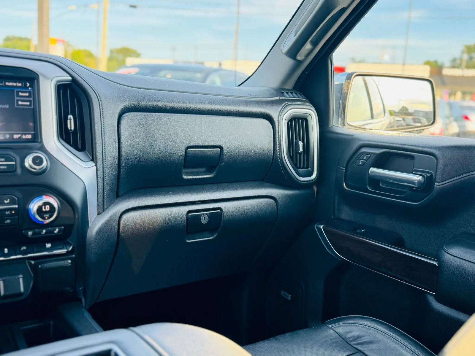 Used 2019 GMC Sierra 1500 SLT w/ SLT Premium Plus Package AWD/4WD image 21