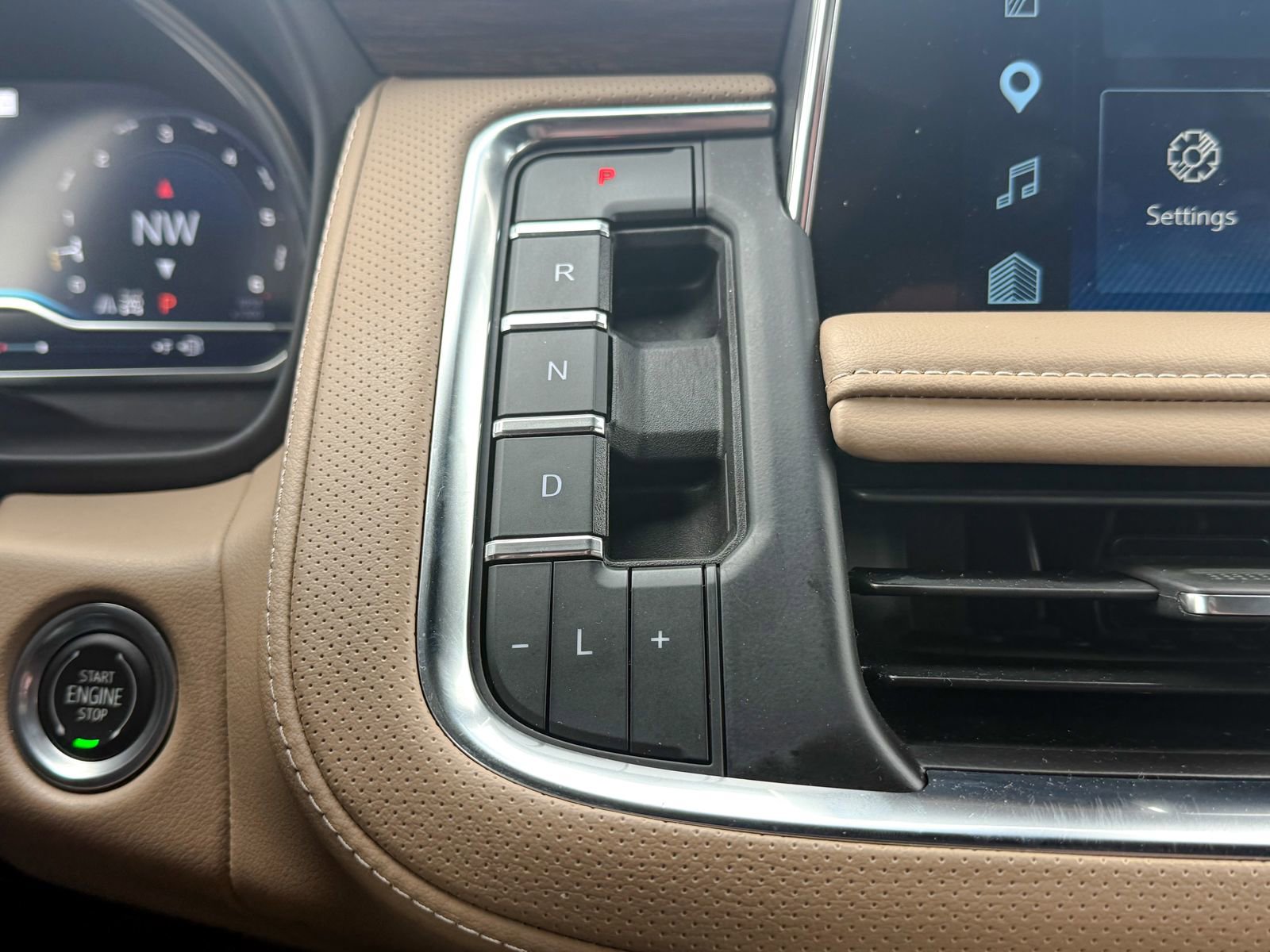 Certified 2022 Chevrolet Tahoe Premier AWD/4WD image 32