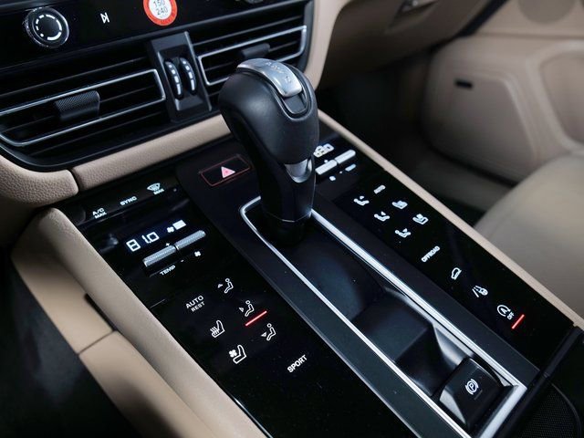 Certified 2025 Porsche Macan image 19