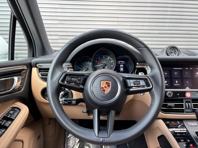 Certified 2025 Porsche Macan image 14