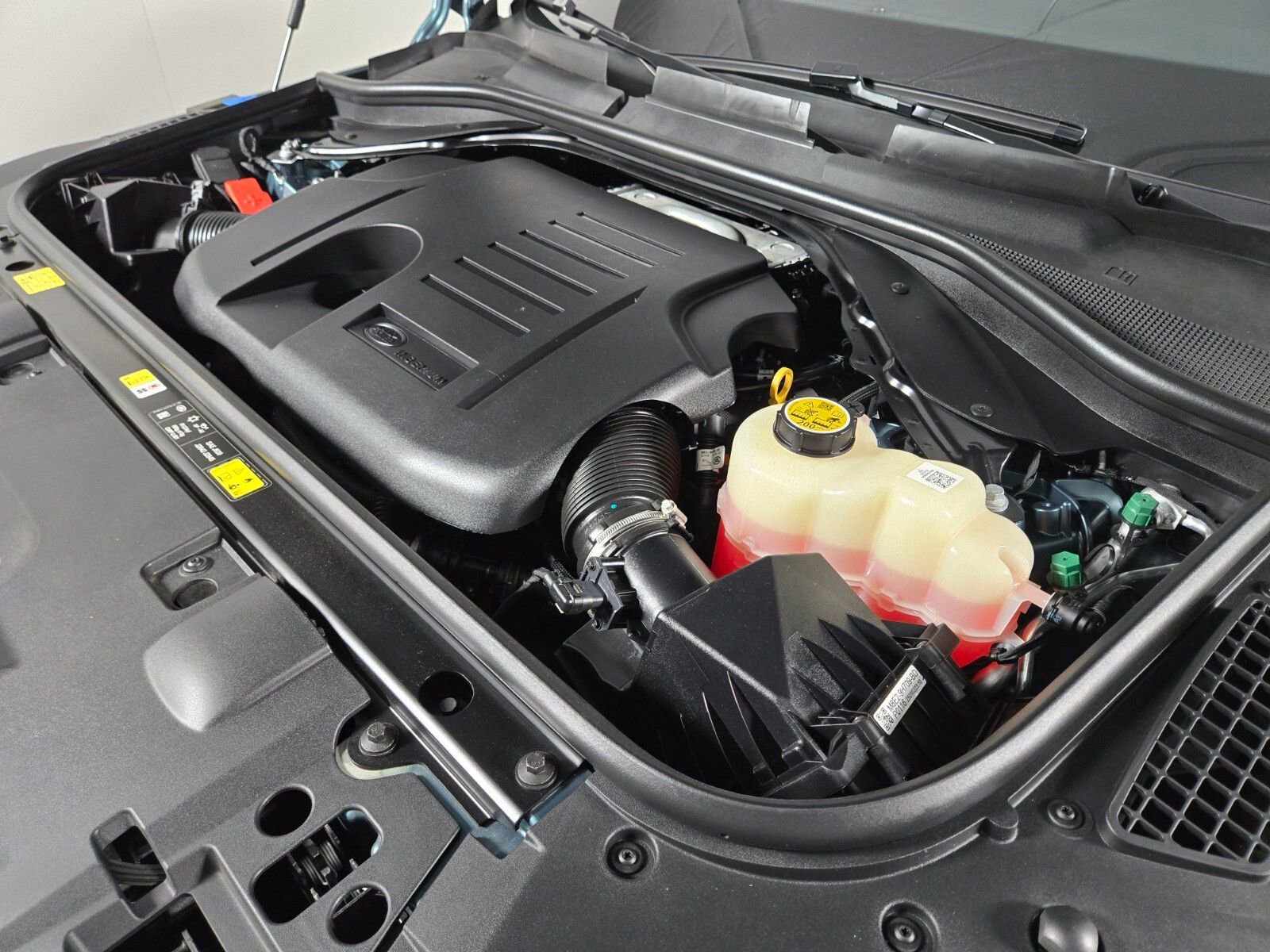 Used 2025 Land Rover Range Rover Sport SE image 21