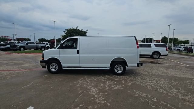 Used 2025 Chevrolet Express 2500 w/ Driver Convenience Package RWD image 5