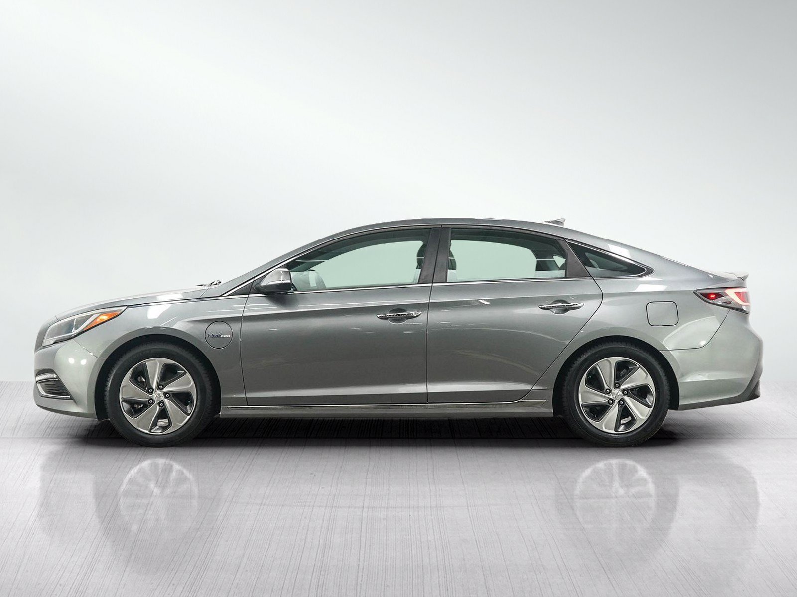 Used 2017 Hyundai Sonata Limited FWD image 2