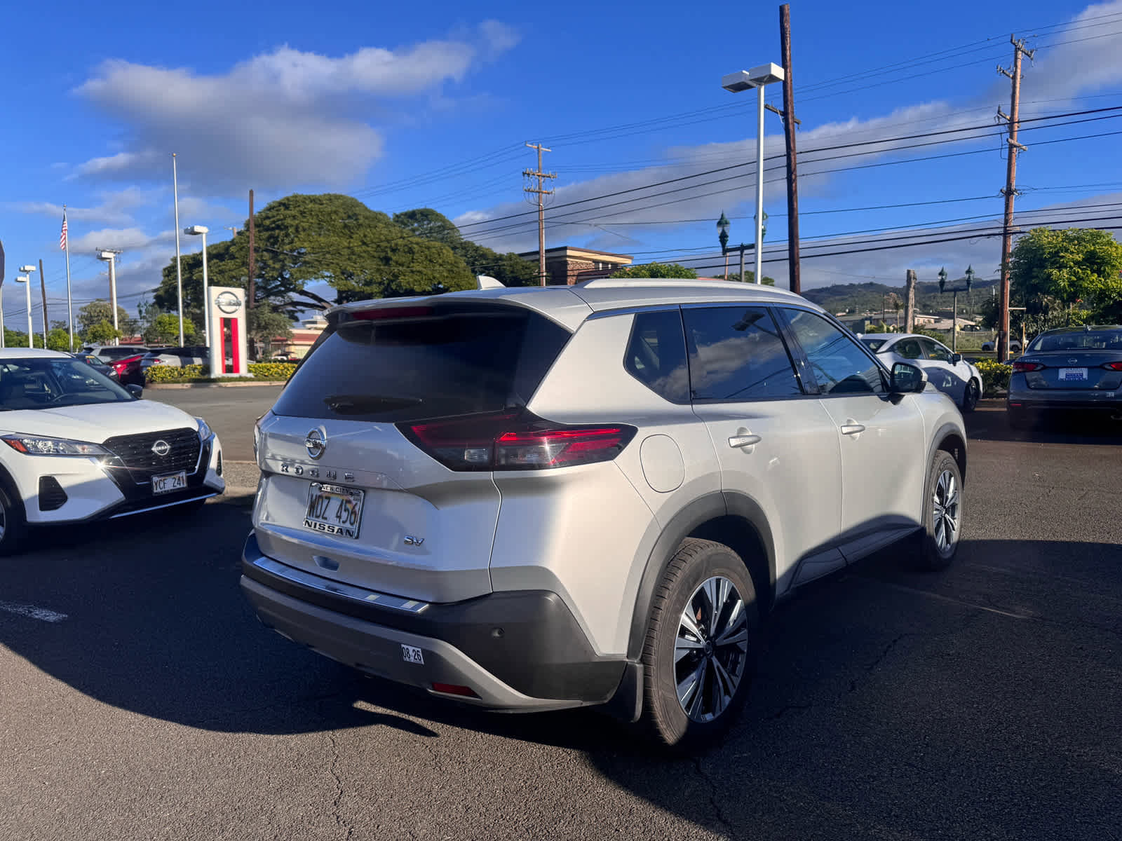 Used 2021 Nissan Rogue SV w/ Premium Package image 3