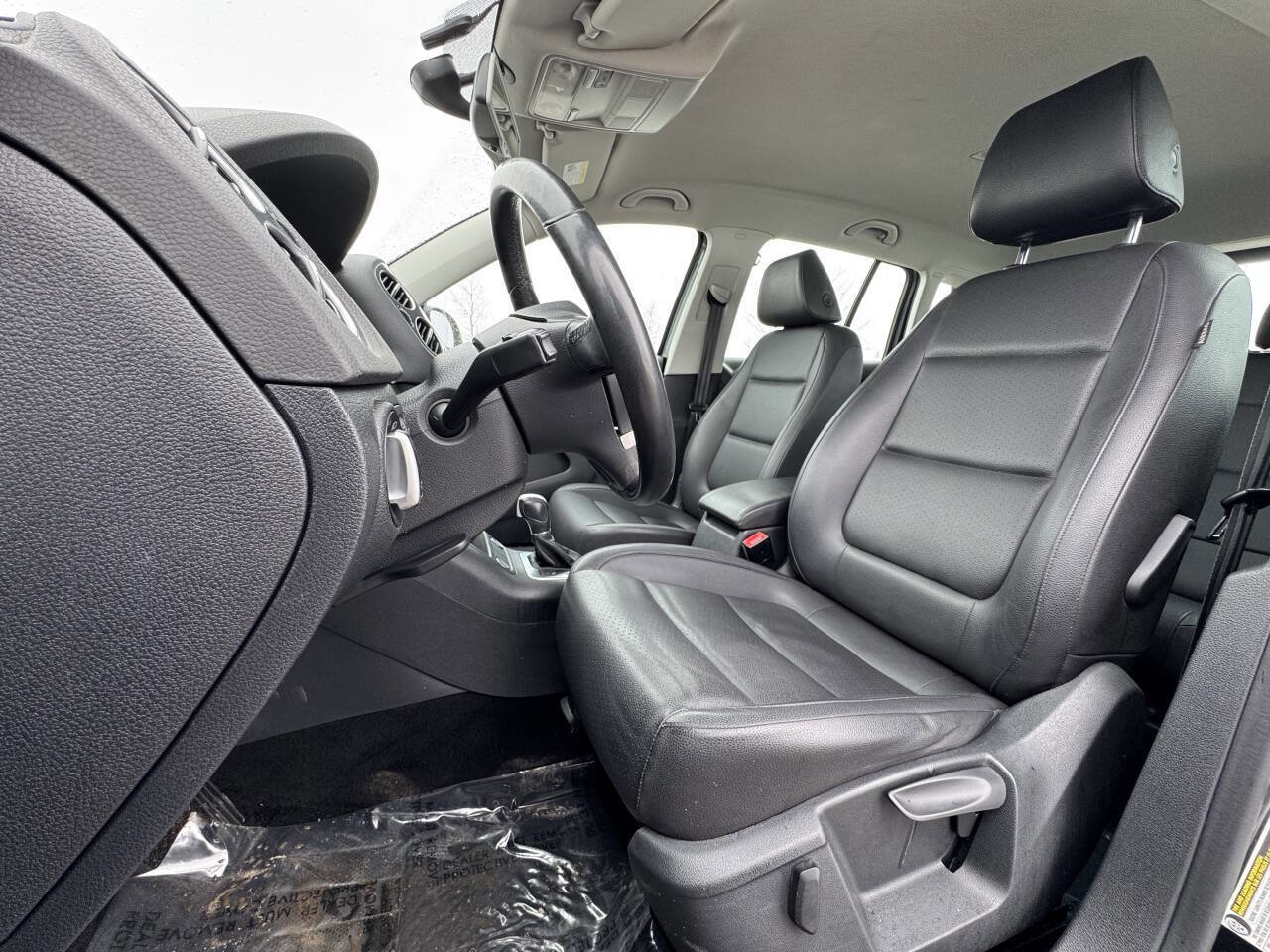 Used 2017 Volkswagen Tiguan S image 9