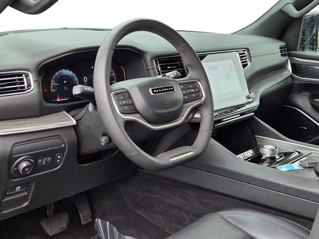 Used 2024 Jeep Wagoneer L Series II w/ Flexible Seating Group RWD image 16