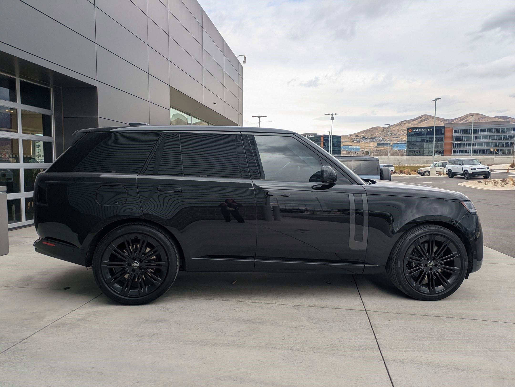 Used 2024 Land Rover Range Rover SE image 5