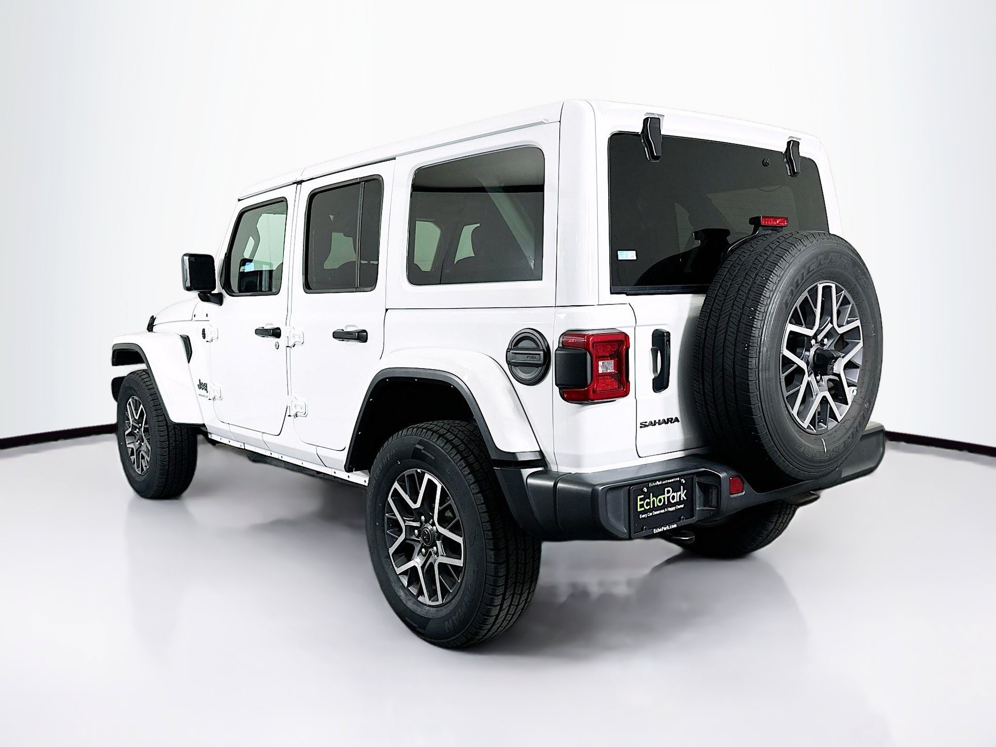 Used 2025 Jeep Wrangler Unlimited Sahara AWD/4WD image 5