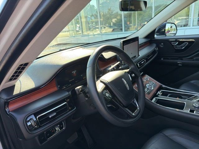 Used 2023 Lincoln Aviator Reserve w/ Elements Package Plus AWD/4WD image 10