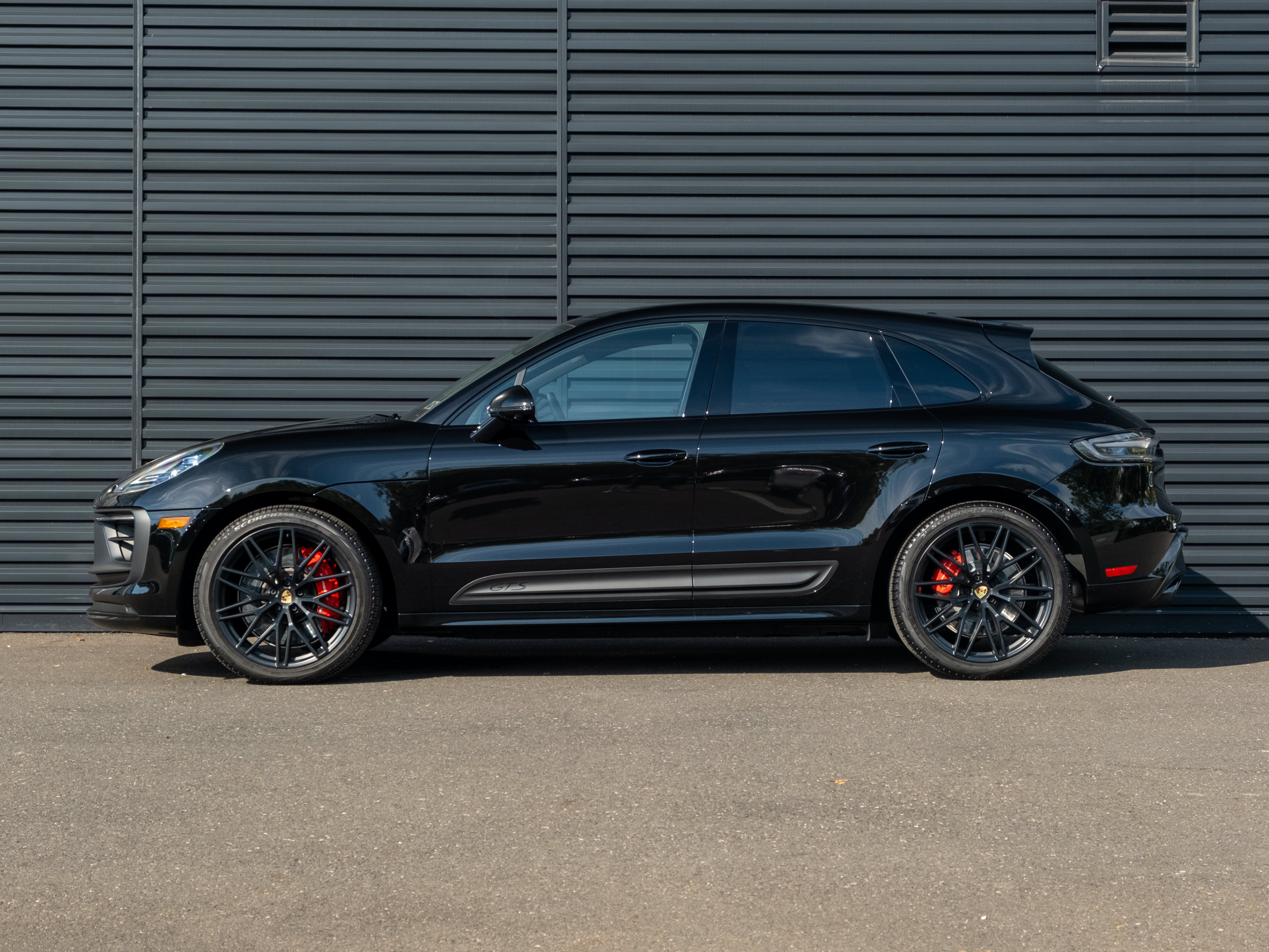Certified 2026 Porsche Macan GTS AWD/4WD image 2