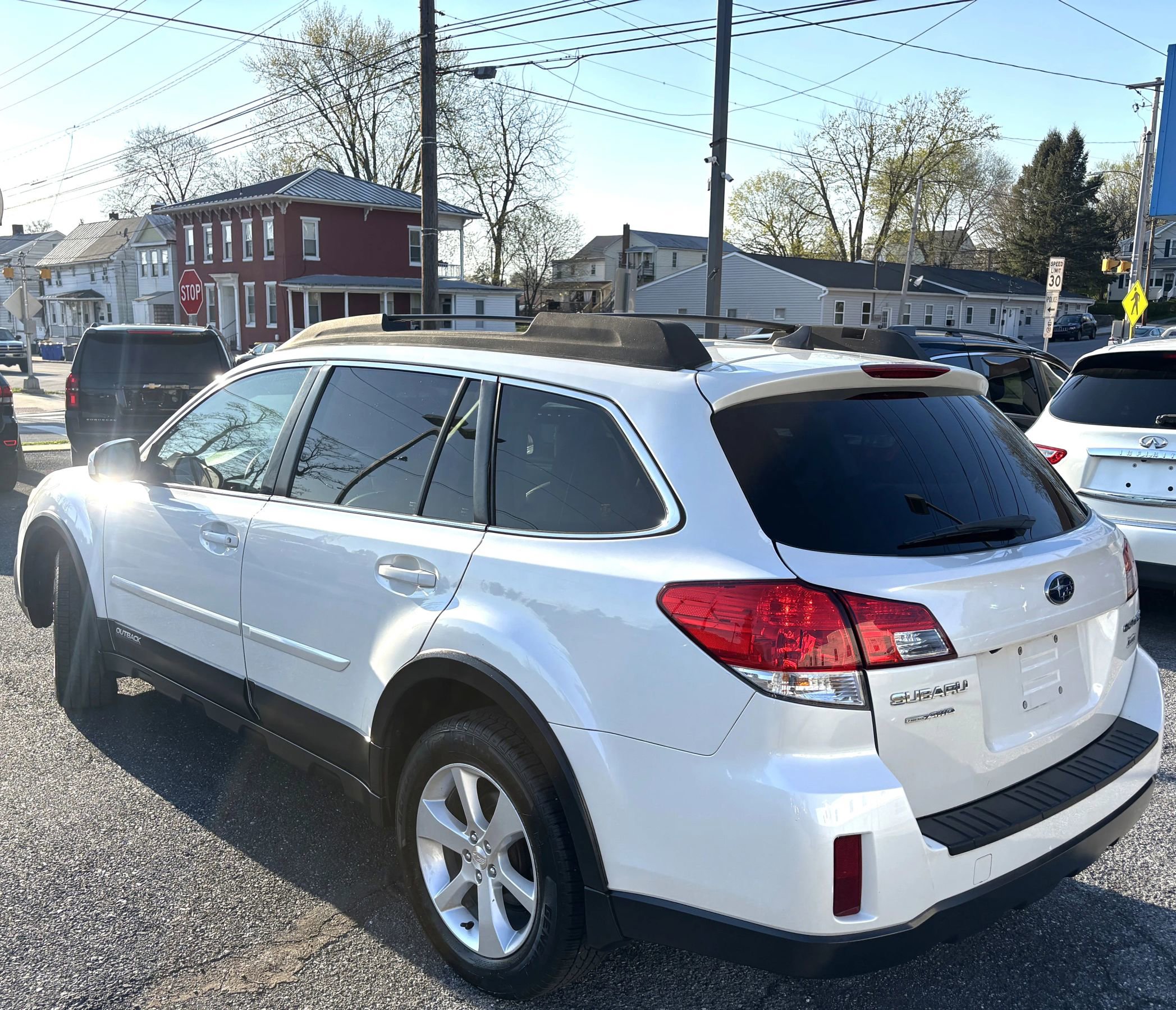 Used 2014 Subaru Outback 2.5i Limited w/ Moonroof Package AWD/4WD image 4