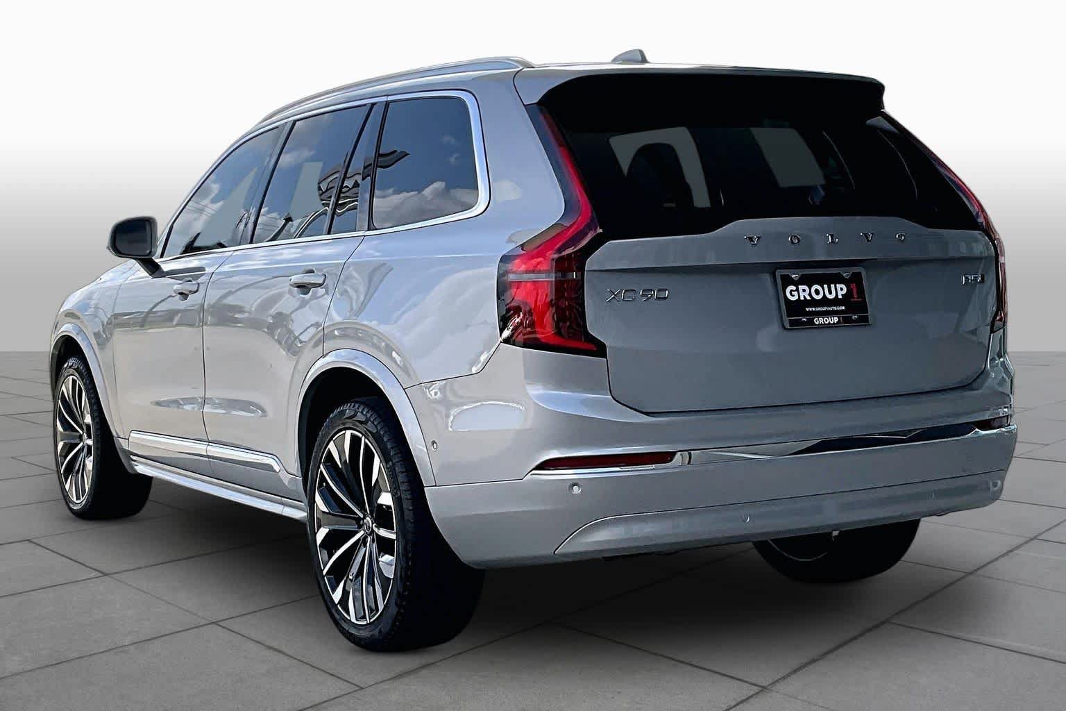 Used 2025 Volvo XC90 B5 Plus AWD/4WD image 12