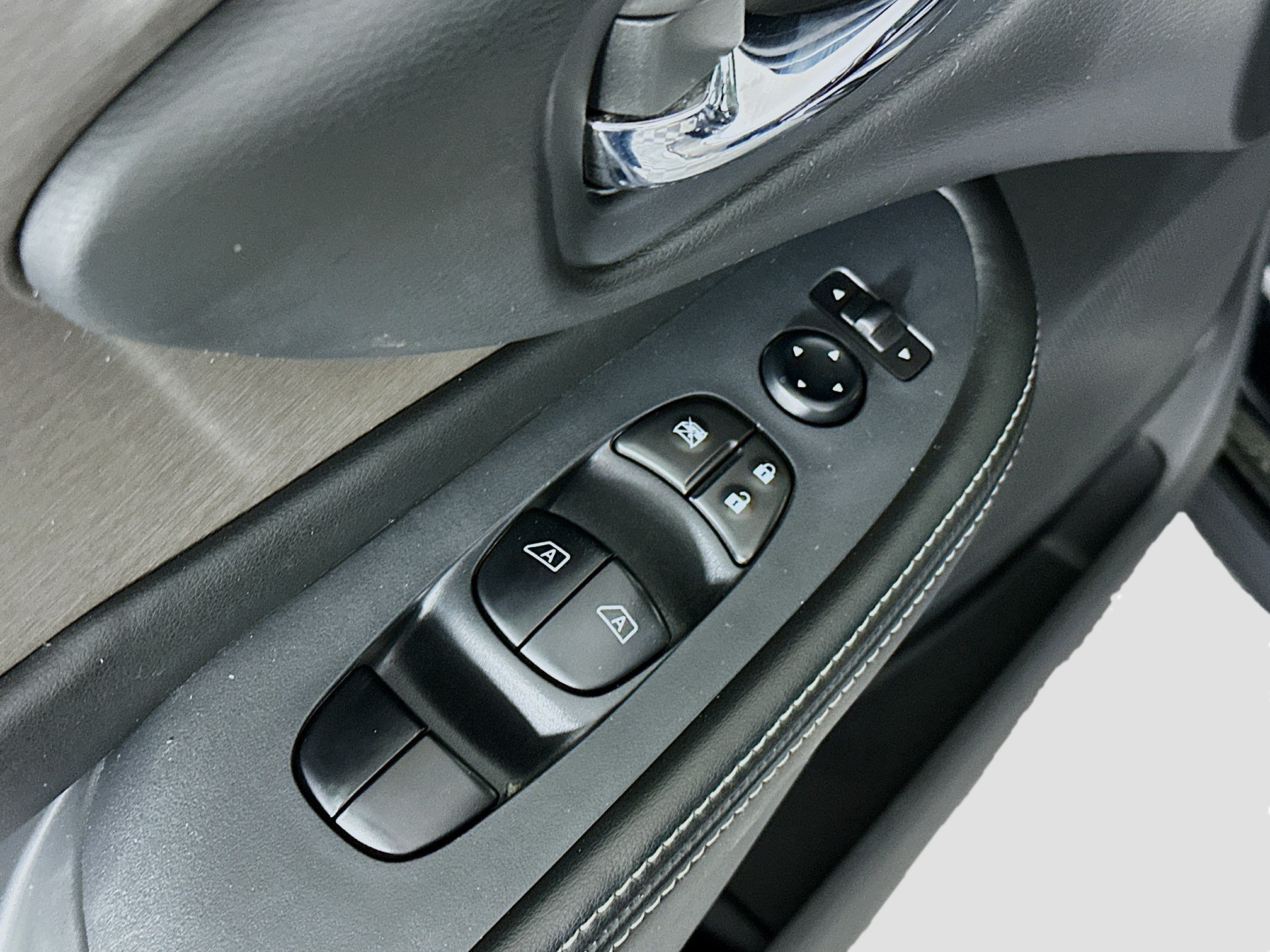 Used 2024 Nissan Murano SV w/ SV Midnight Edition Package FWD image 15