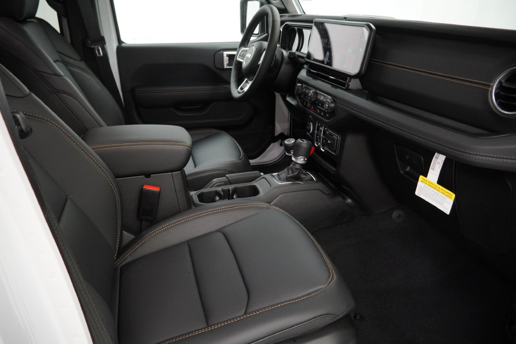 New 2026 Jeep Wrangler Unlimited Sahara AWD/4WD image 35