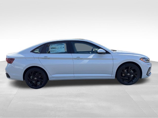 New 2027 Volkswagen Jetta SE FWD image 9