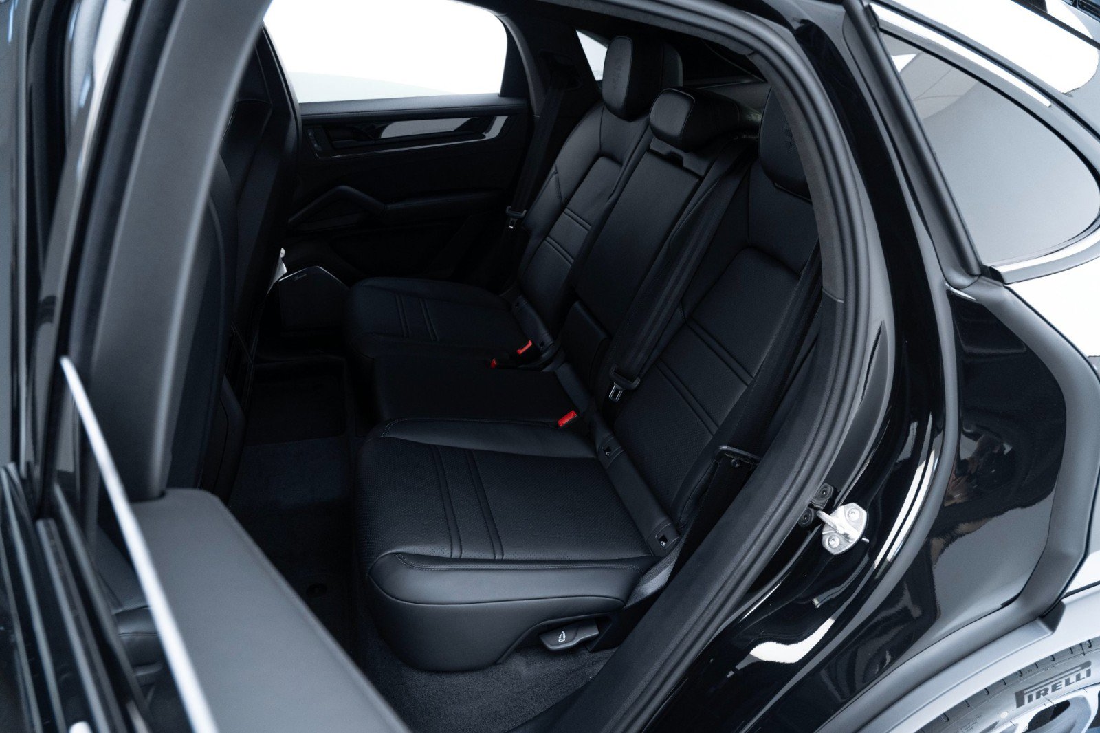 New 2026 Porsche Cayenne Turbo GT image 31
