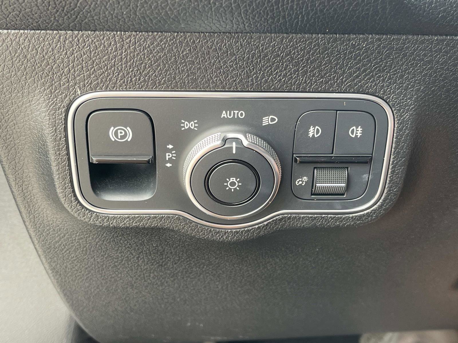 Certified 2022 Mercedes-Benz GLB 250 image 37