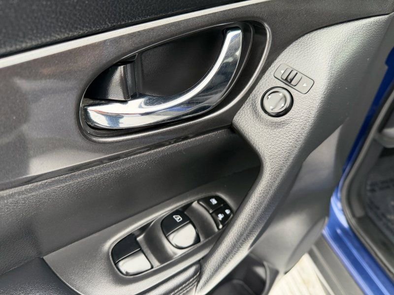 Used 2019 Nissan Rogue SV image 12