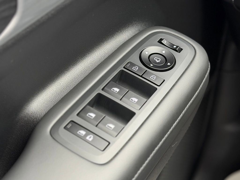 Used 2025 Hyundai Santa Fe Limited AWD/4WD image 27