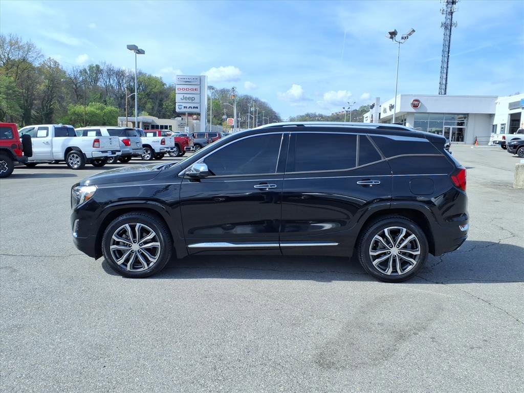 Used 2020 GMC Terrain Denali w/ Denali Premium Package FWD image 6