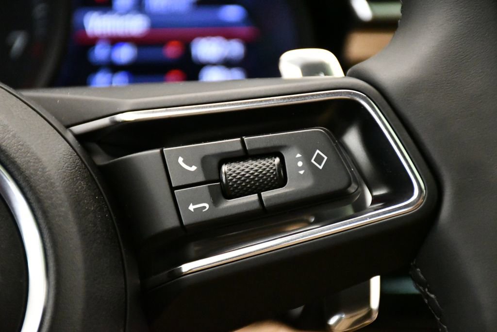 Certified 2025 Porsche Macan image 28