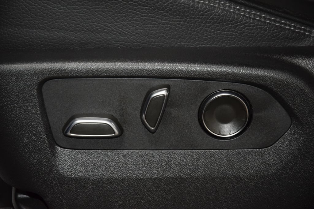 Used 2024 GMC Yukon XL Denali AWD/4WD image 42