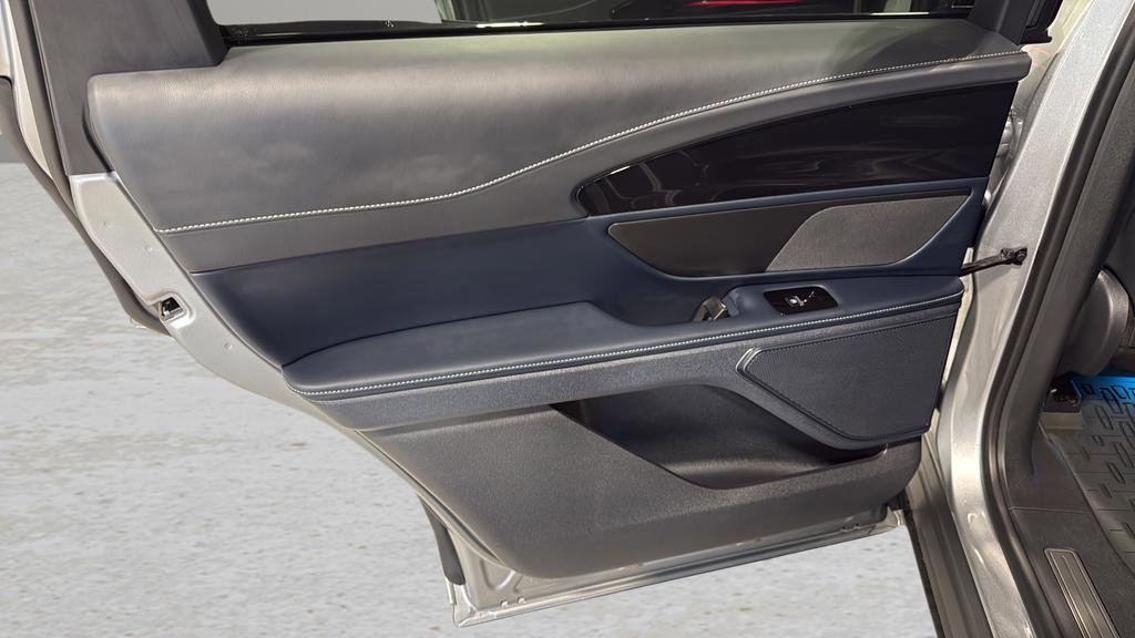 Used 2024 Lincoln Nautilus Reserve image 13