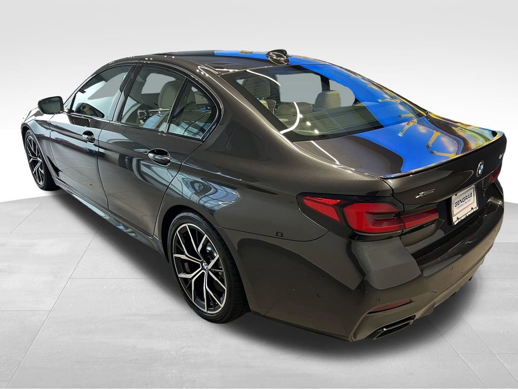 Used 2023 BMW M550i xDrive w/ Dynamic Handling Package image 10