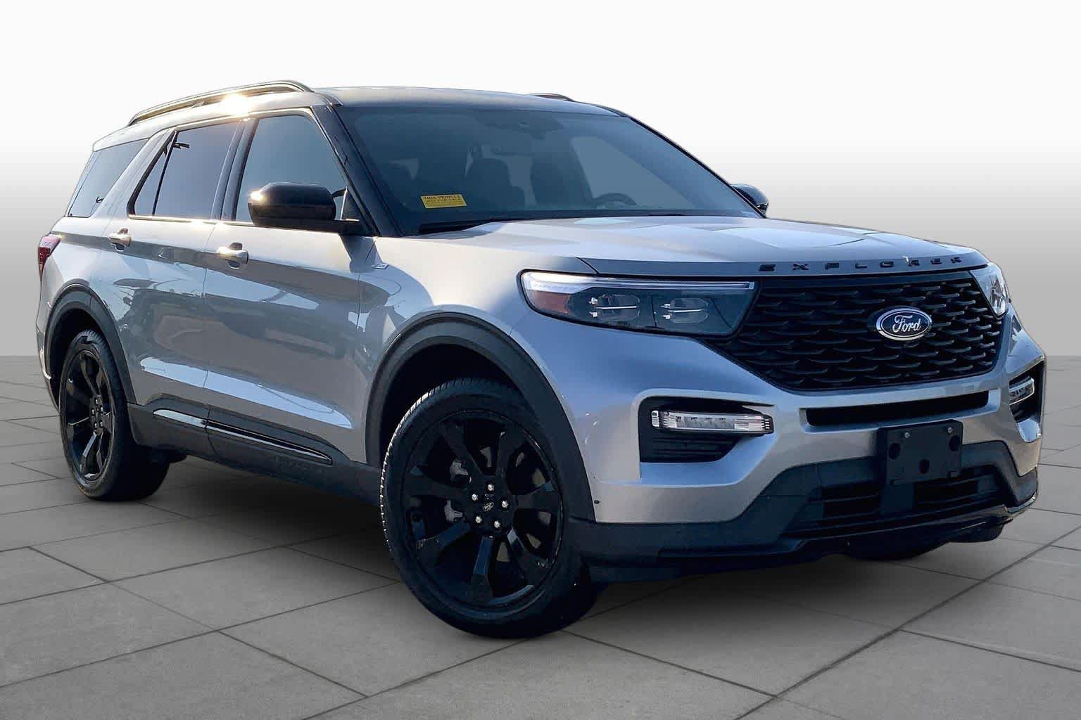 Used 2023 Ford Explorer ST-Line w/ Class IV Trailer Tow Package RWD image 3
