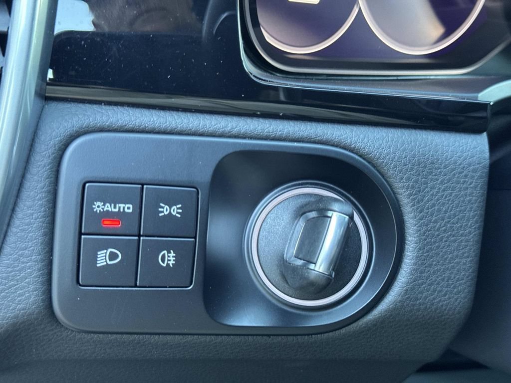 Certified 2023 Porsche Cayenne AWD/4WD image 33