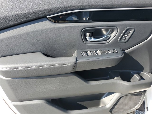 Used 2025 Honda Pilot EX-L image 8