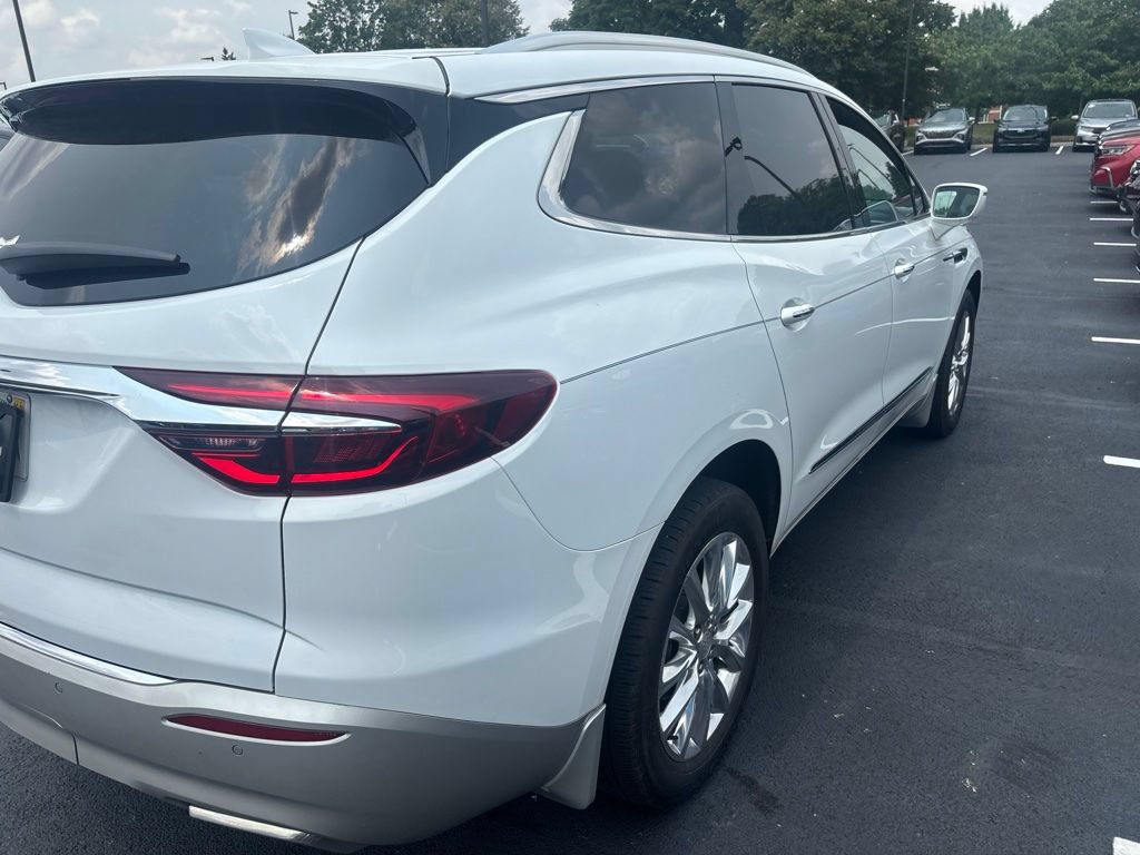 Used 2020 Buick Enclave Premium w/ Sun and Sites Package FWD image 12