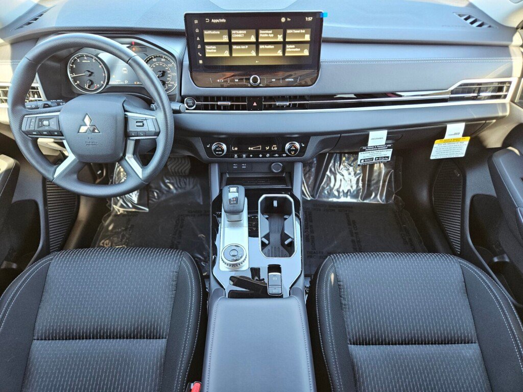 New 2025 Mitsubishi Outlander ES image 14